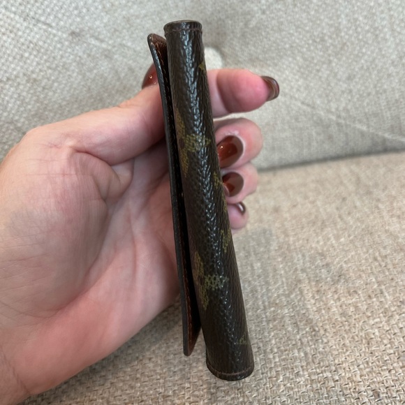 Louis Vuitton Monogram 6 Ring Key Case - Picture 10 of 10